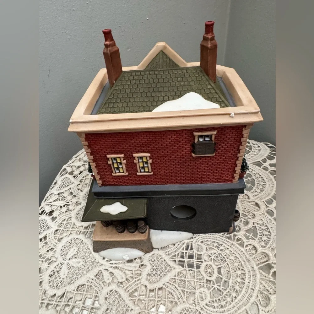 Department 56 Dickens' Village
Series The Horse and Hounds Pub - Picture 4 of 10